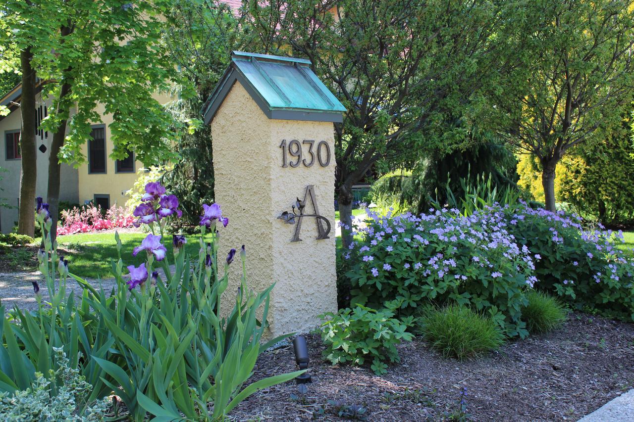 Avalyn Garden Bed And Breakfast Ann Arbor Exterior photo