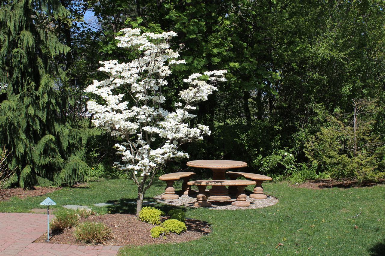 Avalyn Garden Bed And Breakfast Ann Arbor Exterior photo